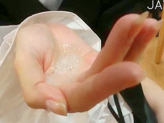 Horny blonde babe loves to suck a big dick - Tokyo XXX