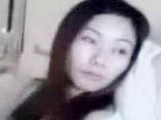 Japanese girl sucks dick and swallows cum in hot webcam show!